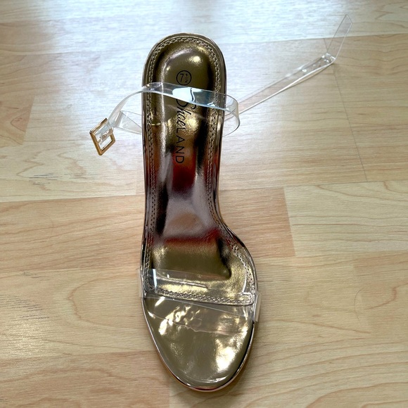 Size 7.5 Gold Acrylic Heels - Picture 3 of 6